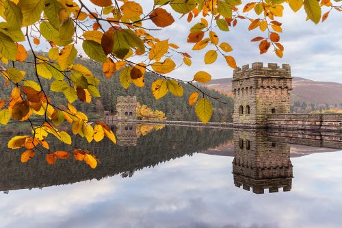 Howden Dam in Autumn