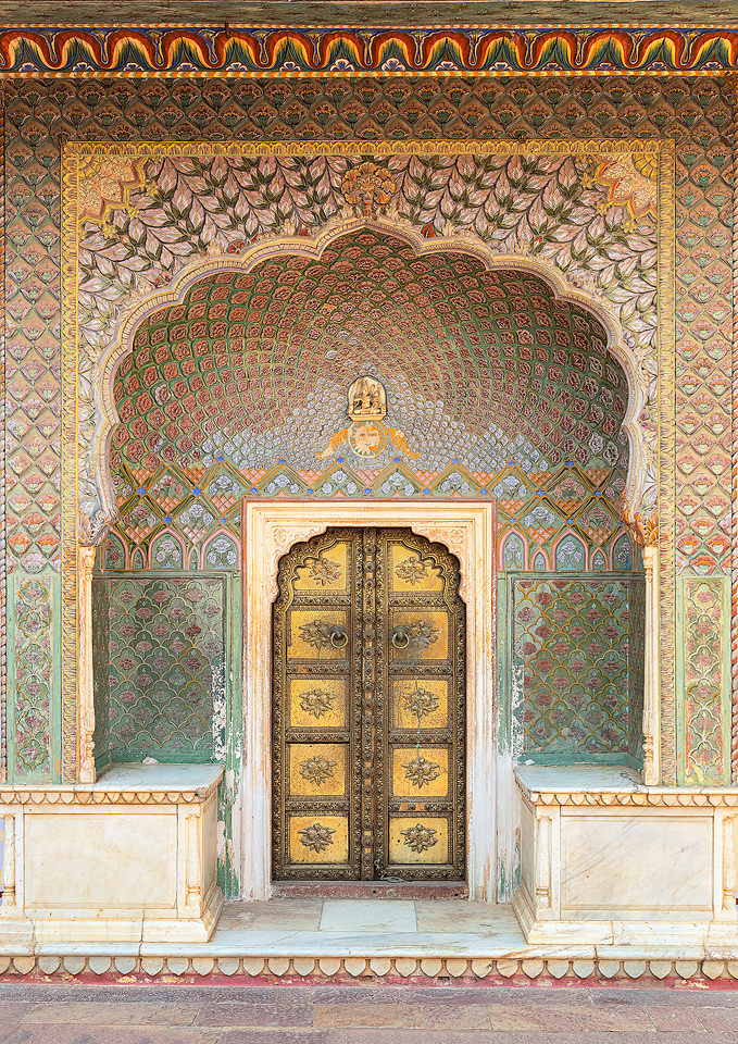 The Rose Gate, which represents Winter and is dedicated to the Goddess Devi. Pritam Niwas Chowk, City Palace, Jaipur, India. 