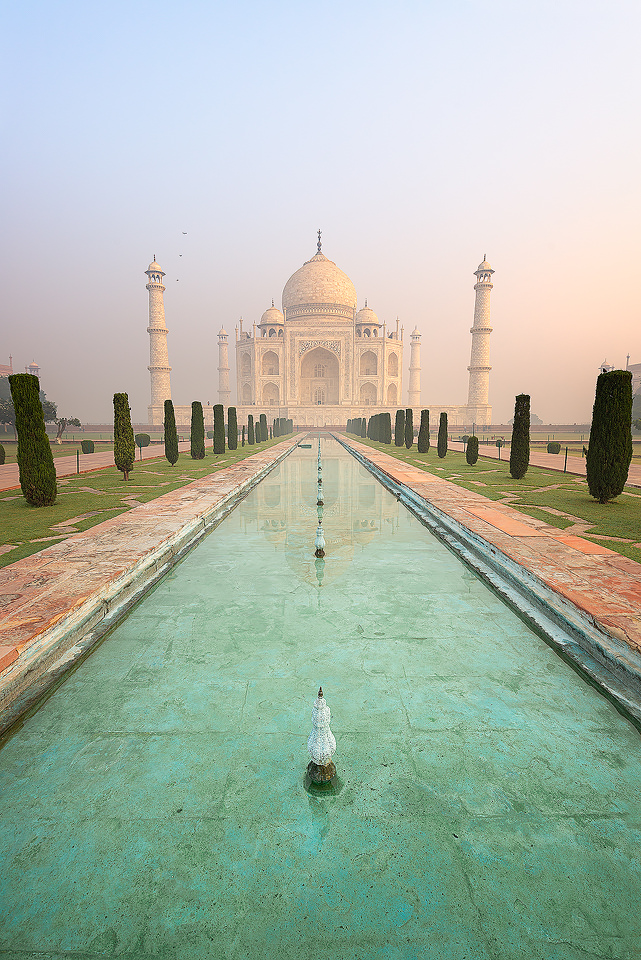 Classic view of the Taj Mahal across the fountains, Agra, Uttar Pradesh, India. 